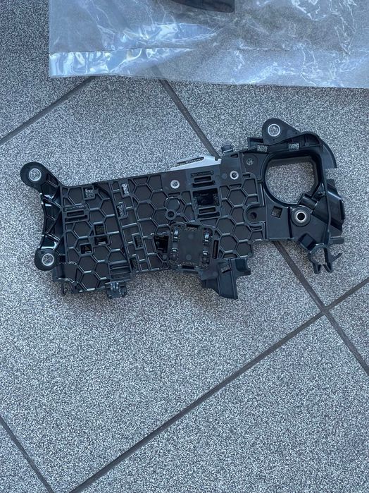 Uchwyt wiązki przewodów elektrycznych silnika Mercedes Benz A6541599500