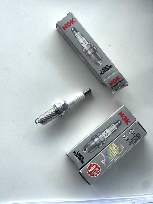 Świece zapłonowe NGK LFR4AP-11 5613 Laser Platinum NISSAN RENAULT – NOWE